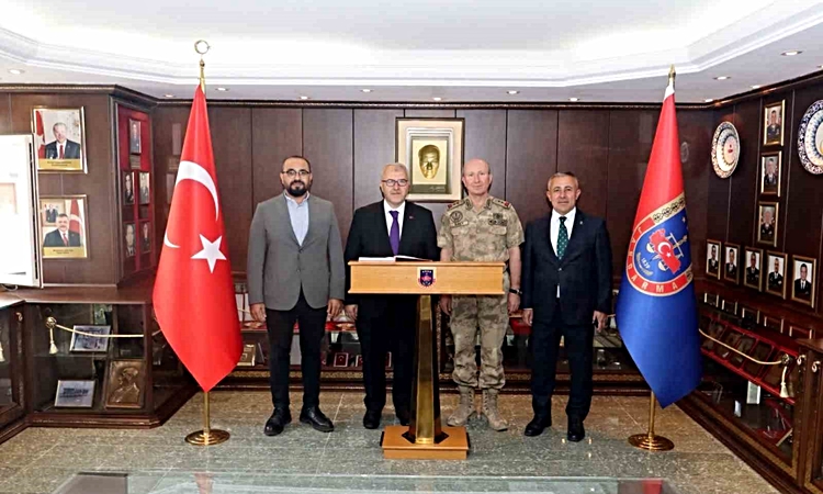 Ayrıntılar Netleşti: AK Parti heyeti Bilecik Jandarma Eğitim Komutanı İlbey ile bir araya geldi: Gelişmeler Ta