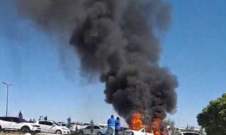 Ayrıntılar Netleşti: Aksaray'da Hastane Otoparkında Yangın: Otomobil Kullanılamaz Hale Geldi: Gelişmeler Takip