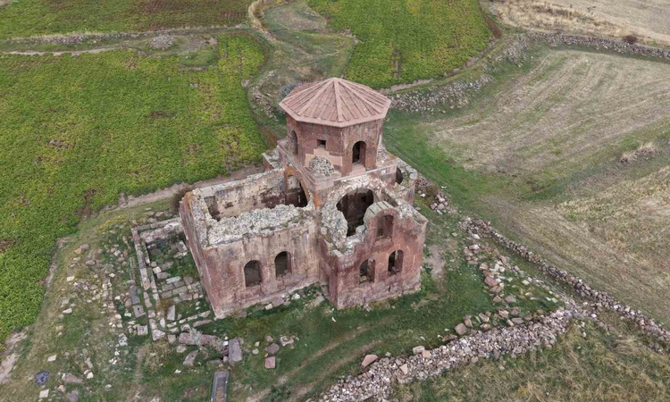Ayrıntılar Netleşti: Aksaray'ın Güzelyurt ilçesindeki 1500 yıllık Kızıl Kilise ziyaretçilerini cezbediyor | İş