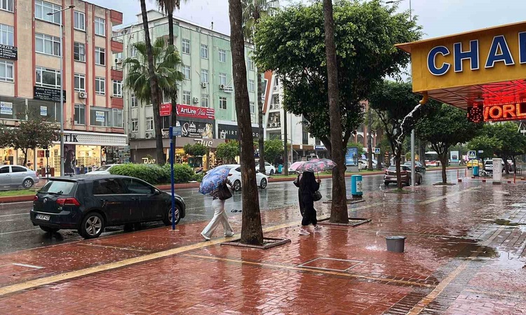 Ayrıntılar Netleşti: Alanya'da sabah sağanağı hazırlıksız vatandaşlara zor anlar yaşattı | İşte Tüm Ayrıntılar