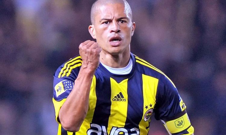 Ayrıntılar Netleşti: Alex de Souza'dan Fenerbahçe taraftarına duygusal mesaj: Gelişmeler Takip Ediliyor