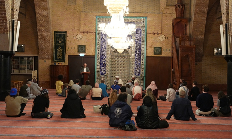 Ayrıntılar Netleşti: Amsterdam Fatih Camisi'ni, "Açık Anıtlar Günü" etkinliğinin ilk gününde 700'den fazla kiş