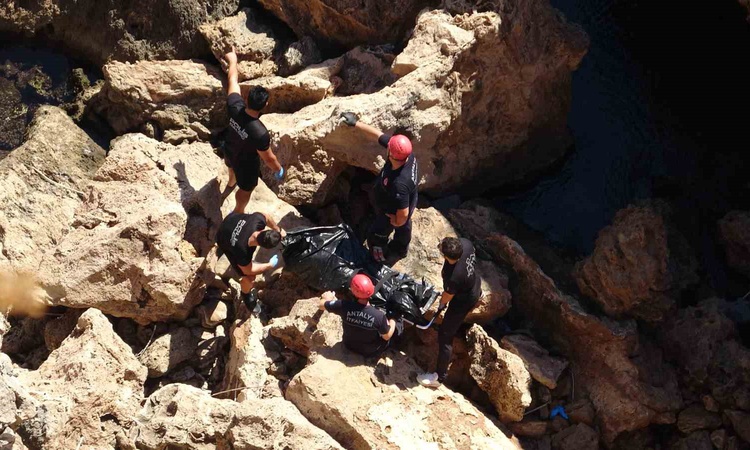 Ayrıntılar Netleşti: Antalya'da kayıp kadın, kamera takibiyle 35 metrelik falezlerde ölü bulundu: Gelişmeler T