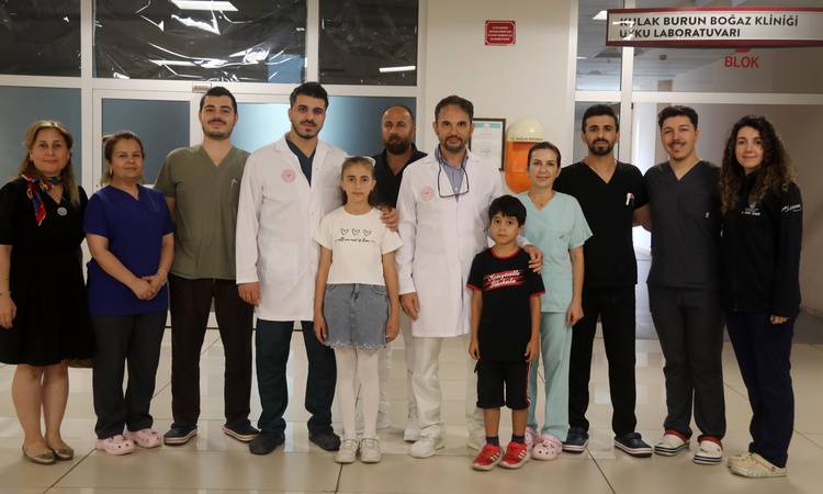Ayrıntılar Netleşti: Antalya'da koklear implantlı iki çocuk işitme ve konuşma becerisini geliştirdi: Gelişmele