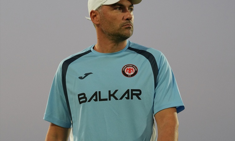 Ayrıntılar Netleşti: Arca Çorum FK'de teknik direktör Burak Yılmaz, Antalya'da ilk antrenmanına çıktı - Son Da