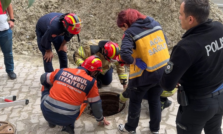 Ayrıntılar Netleşti: Avcılar’da kırık olduğu öne sürülen rögar kapağına basan kadın 2 metre boşluğa gerileme k