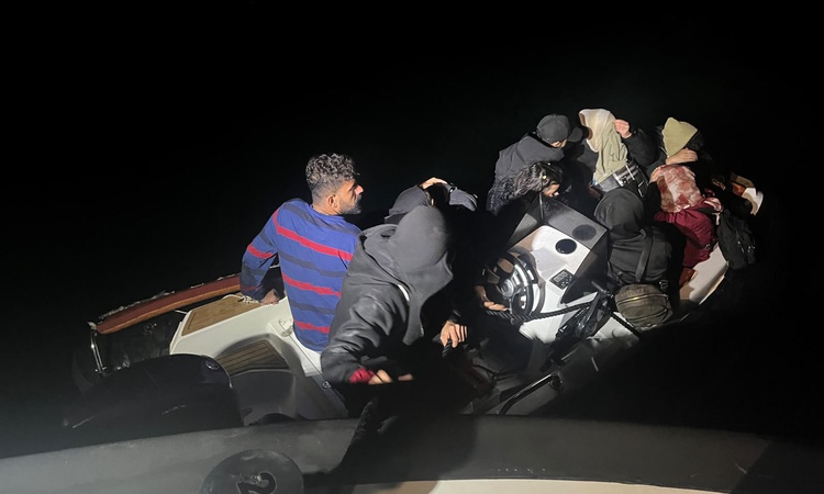 Ayrıntılar Netleşti: Aydın Didim açıklarında Sahil Güvenlik 2'si çocuk 10 kaçak göçmen yakaladı