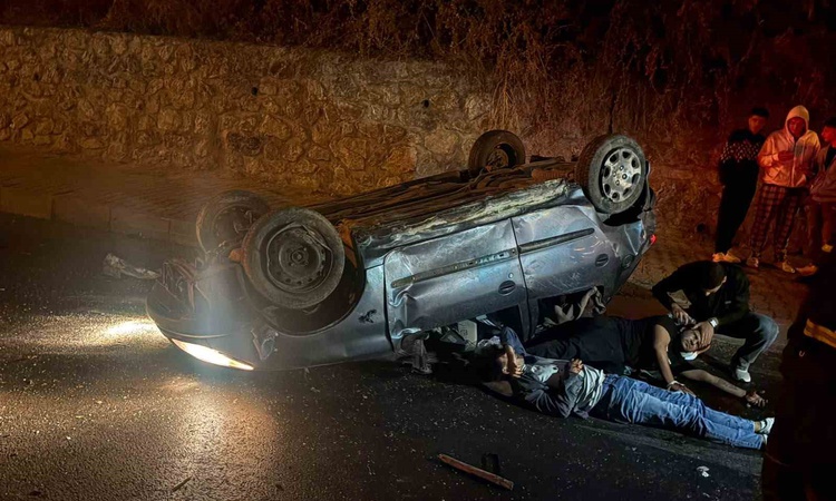 Ayrıntılar Netleşti: Aydın Kuşadası'nda dün gece otomobil takla attı, 2 kişi yaralandı: Gelişmeler Takip Edili
