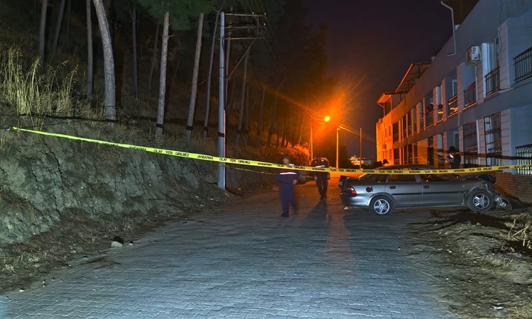 Ayrıntılar Netleşti: Aydın Nazilli'de otomobil balkona çarptı, sürücü yaralanarak hastaneye kaldırıldı | İşte