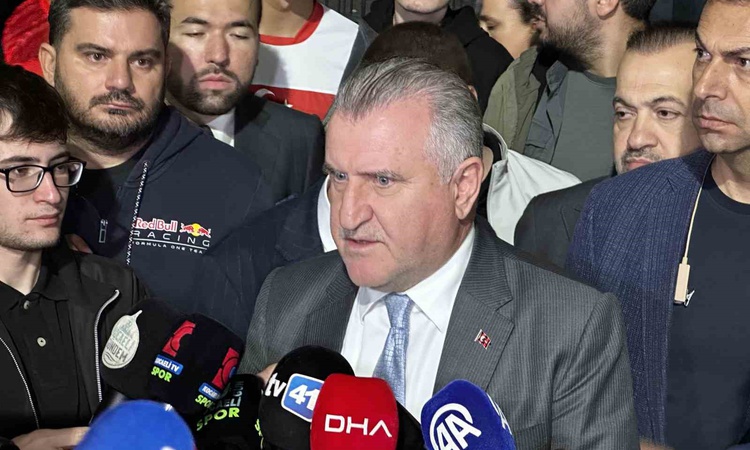 Ayrıntılar Netleşti: Bakan Bak, Kocaeli’de Fransa’ya yenilen A Milli Takım’ın mücadelesinden memnun kaldı ve M