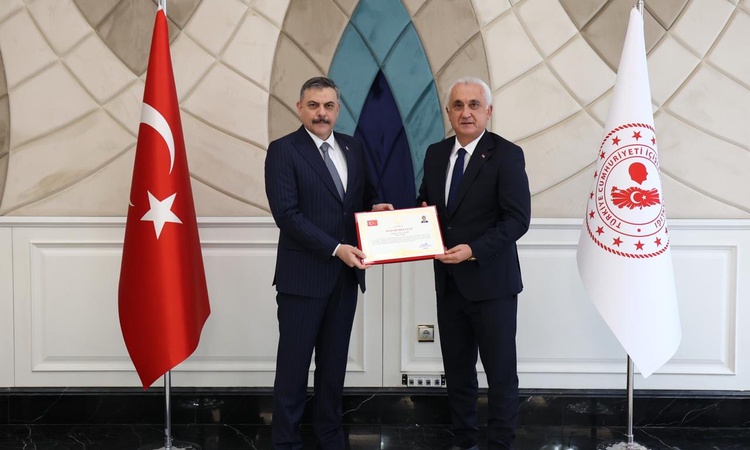 Ayrıntılar Netleşti: Bakan Çiftçi, SYDV performansında öne çıkan 17 mülki idare amirine belge verdi | İşte Tüm