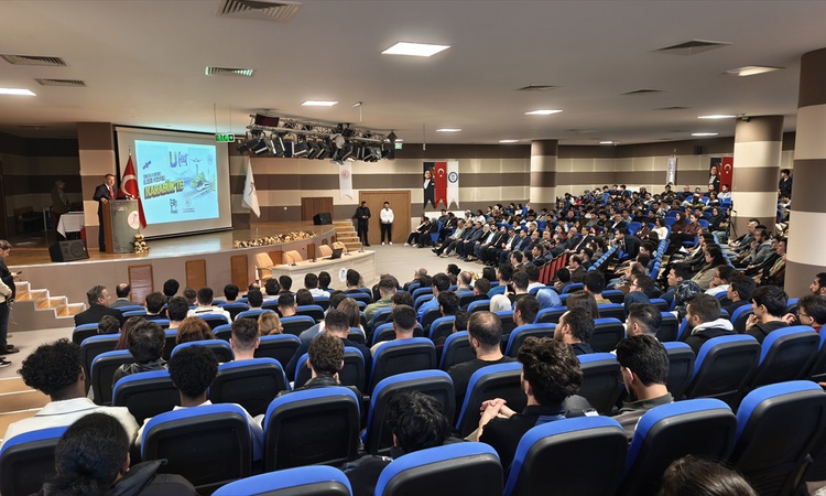 Ayrıntılar Netleşti: Bakan Yardımcısı Boyraz, Karabük Üniversitesi öğrencilerine ulaşım yatırımlarını anlattı: