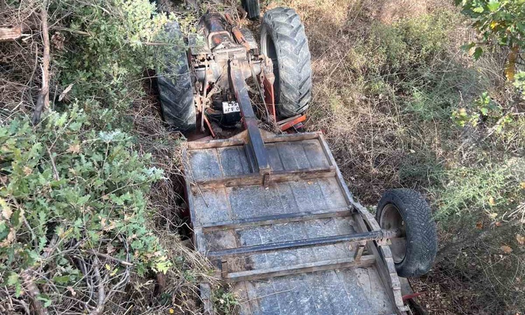 Ayrıntılar Netleşti: Balıkesir Ayvalık'ta tarla yolunda devrilen traktörün sürücüsü yaralandı - Son Dakika Bil
