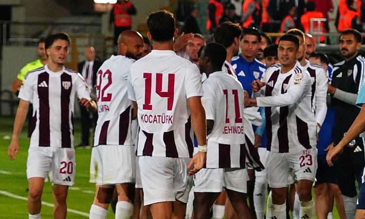 Ayrıntılar Netleşti: Bandırmaspor, Trendyol 1. Lig'in 9. haftasında Artı Değer Vanspor'u 2-0 yendi ve Merak Ed