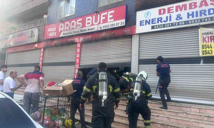 Ayrıntılar Netleşti: Batman'da Büfe Yangını Kontrol Altına Alındı: Gelişmeler Takip Ediliyor