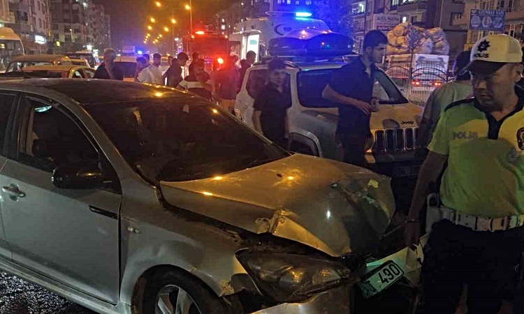 Ayrıntılar Netleşti: Batman’da iki araç çarpıştı: 4 yaralı