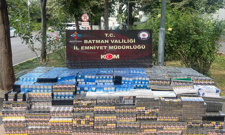 Ayrıntılar Netleşti: Batman'da kamyonette zulalanmış 18 bin 380 paket gümrük kaçağı sigara ele geçirildi | İşt