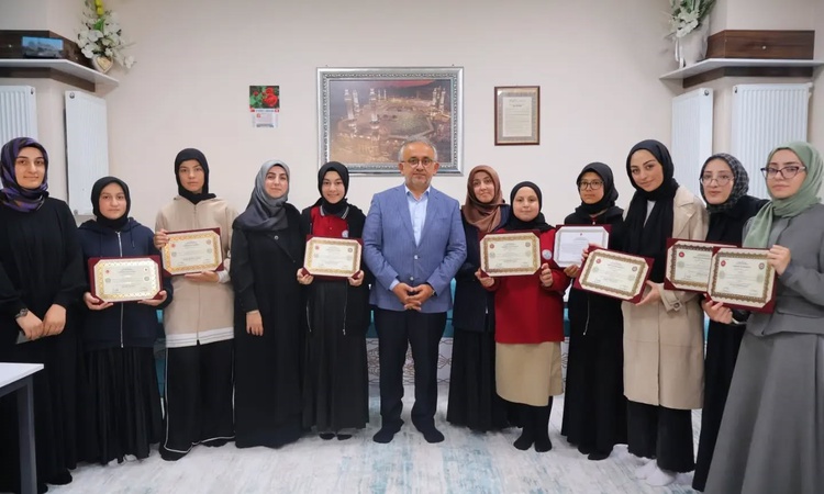 Ayrıntılar Netleşti: Bayburt İl Müftülüğünde hafız olan öğrencilere belgeleri törenle takdim edildi | İşte Tüm