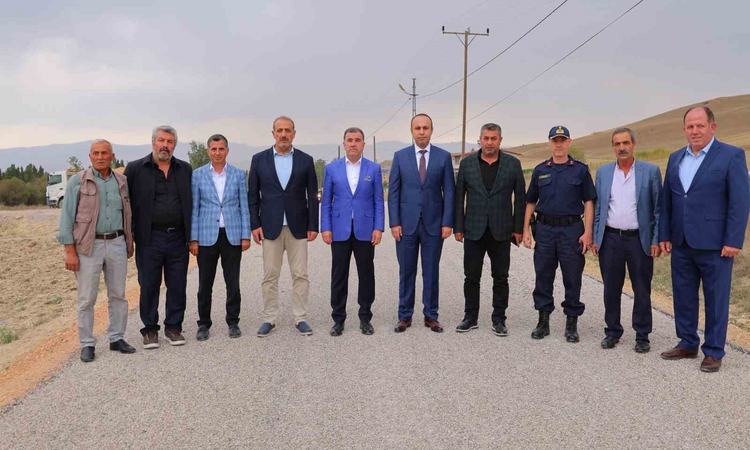Ayrıntılar Netleşti: Bayburt'ta Danişment-Yolaltı yolunda 2,5 kilometrelik satıh kaplaması incelendi