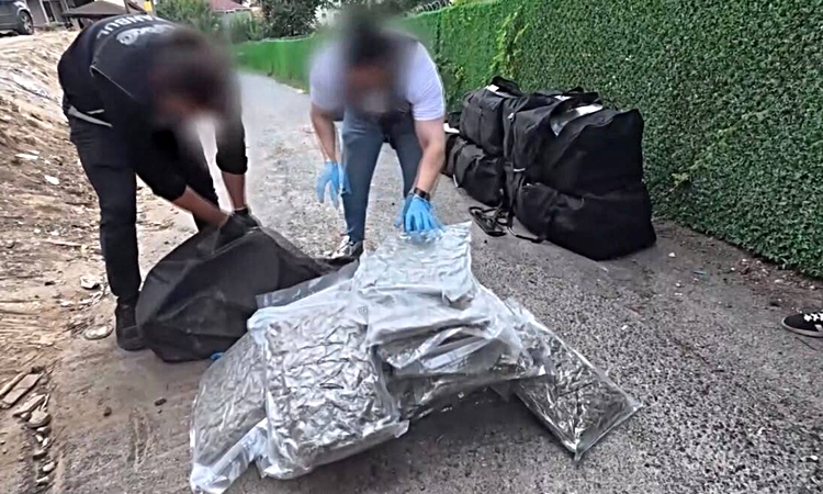 Ayrıntılar Netleşti: Beykoz'da uyuşturucu operasyonu: 3 şüpheli hakkında tutuklama kararı verildi / Ek bilgi |