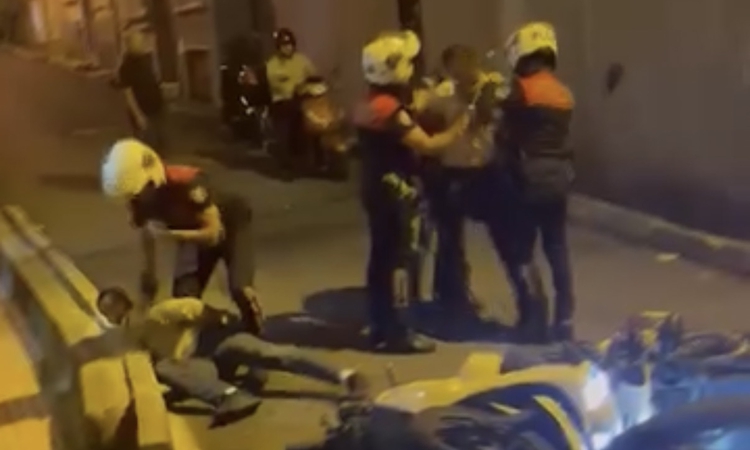 Ayrıntılar Netleşti: Beyoğlu'nda polisin 'dur' ihtarına uymayan şüpheliler yakalandı: 4 gözaltı | İşte Tüm Ayr