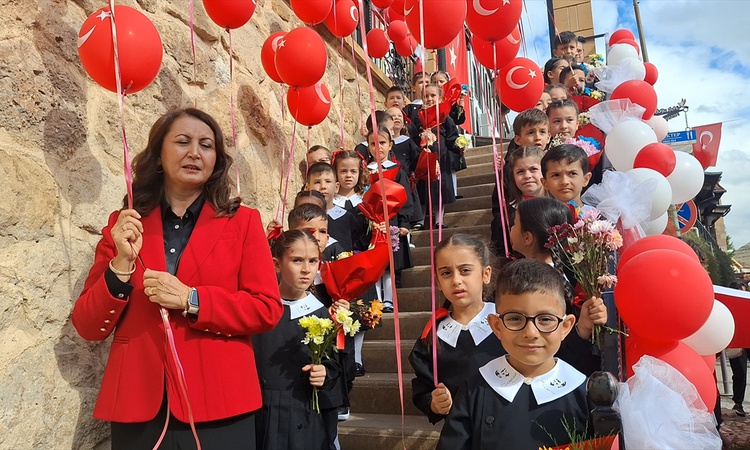 Ayrıntılar Netleşti: Beypazarı'nda Cumhuriyet Bayramı'nın 103. yıl dönümü etkinlikleri yürüyüşle resmen start