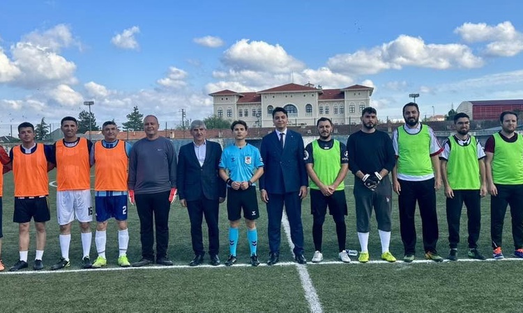 Ayrıntılar Netleşti: Bilecik Pazaryeri'de 103. yıl kutlamalarında kurumlar arası futbol turnuvası resmen start