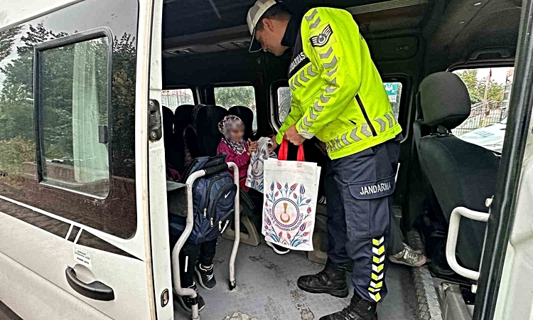Ayrıntılar Netleşti: Bilecik'te jandarma il genelinde 15 okul ile 41 okul servis aracını denetledi ve Merak Ed