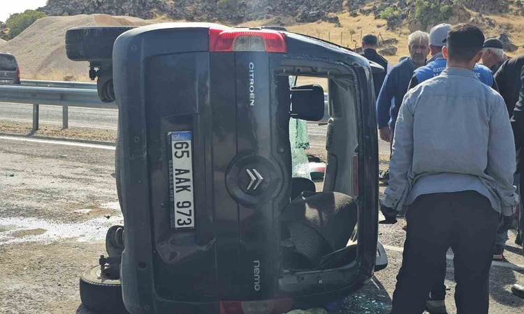 Ayrıntılar Netleşti: Bitlis'te Adilcevaz-Patnos kara yolunda kamyonet takla attı, 2 kişi yaralandı - Son Dakik