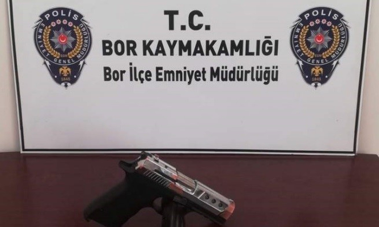 Ayrıntılar Netleşti: Bor’da silah operasyonu: 2 şüpheli hakkında tutuklama kararı verildi ve Merak Edilenler