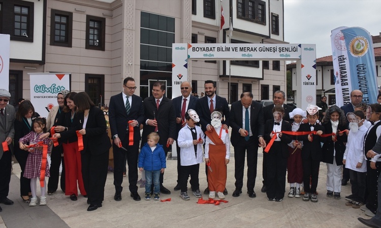 Ayrıntılar Netleşti: Boyabat'ta TÜBİTAK 4007 bilim şenliğinde katılımcılar deney yaptı | İşte Tüm Ayrıntılar
