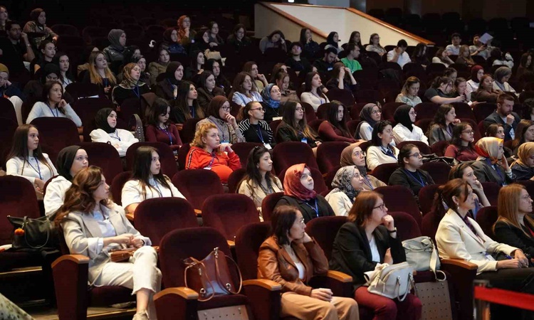 Ayrıntılar Netleşti: Bursa'da Uludağ Üniversitesi'nin anne sütü sempozyumu yaklaşık 500 kişiyi buluşturdu | İş