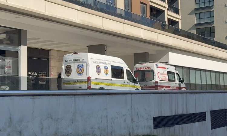 Ayrıntılar Netleşti: Büyükçekmece'de silah sesleri üzerine eve giden polis 2 yaralı ve 1 ölü buldu: Gelişmeler