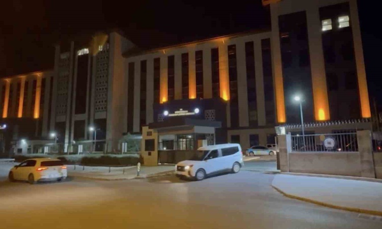 Ayrıntılar Netleşti: Çanakkale'de 81 kaçak göçmen yakalandı, 8 organizatörden 7'si hakkında tutuklama kararı v