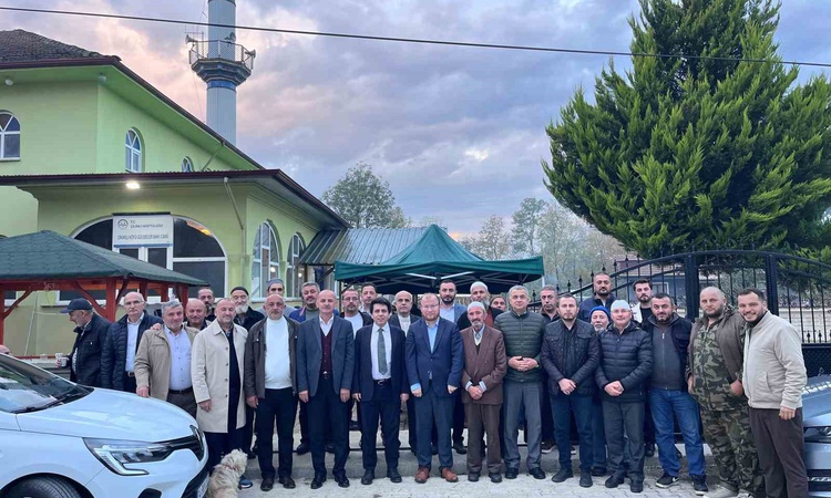 Ayrıntılar Netleşti: Çilimli Kaymakamı Altıntaş, Dikmeli köyünde sabah namazı buluşmasına katıldı