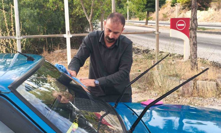 Ayrıntılar Netleşti: Çocukluk Hayali 32 Yaşındaki Şahin’e Duyulan Tutku: Günde Bir Saat Bakımla İlk Günkü Görü