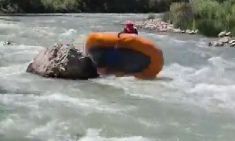 Ayrıntılar Netleşti: Çoruh Nehri'nde rafting heyecanı: Bot devrildi, sporcular son anda kurtuldu - Son Dakika