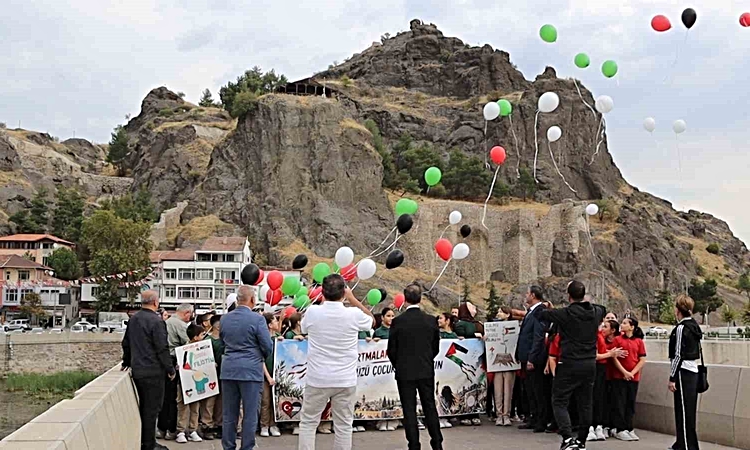Ayrıntılar Netleşti: Çorum’da balonlar ve uçurtmalar Gazzeli çocuklar için gökyüzüne bırakıldı: Gelişmeler Tak