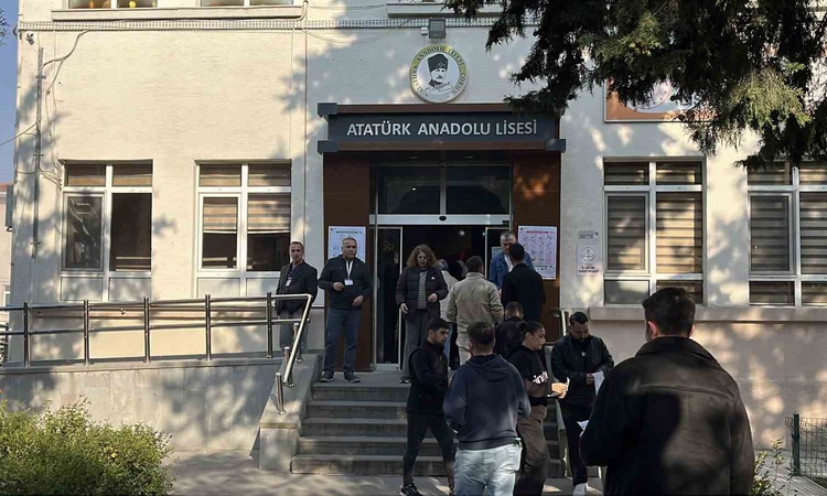 Ayrıntılar Netleşti: Çorum'da KPSS Ortaöğretim sınavı resmen start aldı, adaylara 130 dakikada 120 soru sorulu