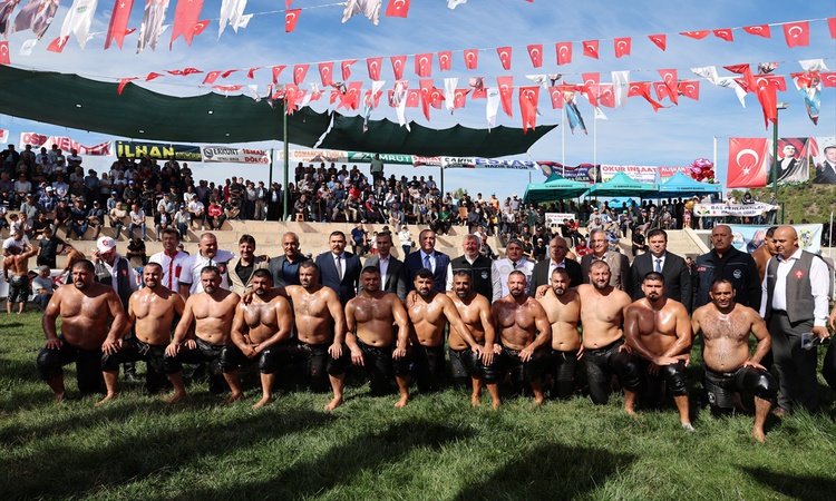 Ayrıntılar Netleşti: Çorum Osmancık'ta 600 sporcunun katıldığı güreşte başpehlivanlığı Bekir Eryücel kazandı v