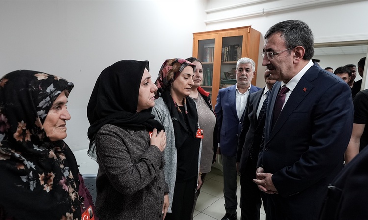 Ayrıntılar Netleşti: Cumhurbaşkanı Yardımcısı Yılmaz'dan Elazığ'da şehit Sevim'in ailesine taziye ziyareti | İ