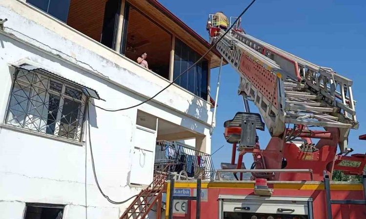 Ayrıntılar Netleşti: Defne'de çatı yangını kontrol altına alındı | İşte Tüm Ayrıntılar