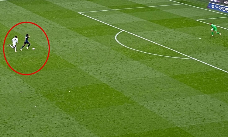 Ayrıntılar Netleşti: Derbide inanılmaz an! 90. dakikada gol yememek için yaptığı şeye beğeni yağıyor | İşte Tü