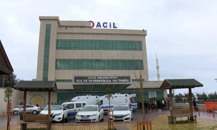 Ayrıntılar Netleşti: Diyarbakır'ın Sur ilçesinde silahlı kavgada bir kişi ağır yaralandı: Gelişmeler Takip Edi