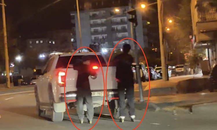 Ayrıntılar Netleşti: Diyarbakır Kayapınar'da patenli 2 çocuk seyir halindeki kamyonetin arkasına tutundu ve Me