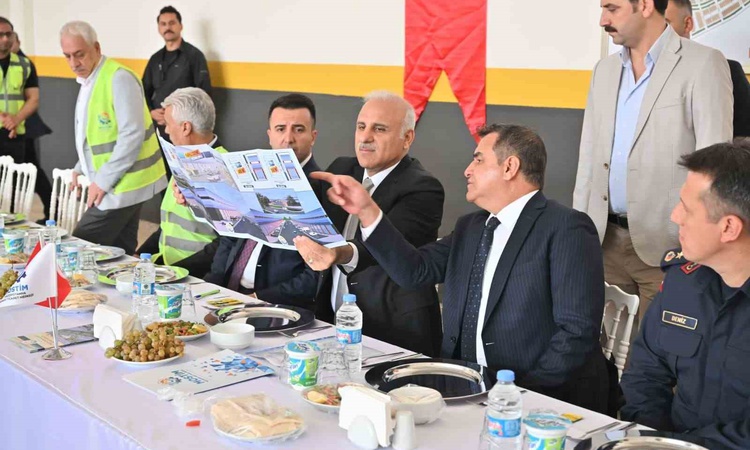 Ayrıntılar Netleşti: Diyarbakır Valisi Zorluoğlu, MOSTİM'de 2 bin 400 iş yerinin yapımını yerinde inceledi - S