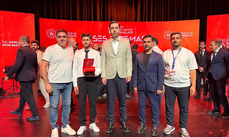 Ayrıntılar Netleşti: Diyarbakırlı genç, Türkiye finalinde Celal Güzelses'in eseriyle üçüncü oldu ve Merak Edil