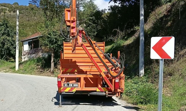Ayrıntılar Netleşti: Düzce İl Özel İdaresi, Yeşilova Köyü'nde trafik levhalandırma çalışmalarını tamamladı ve