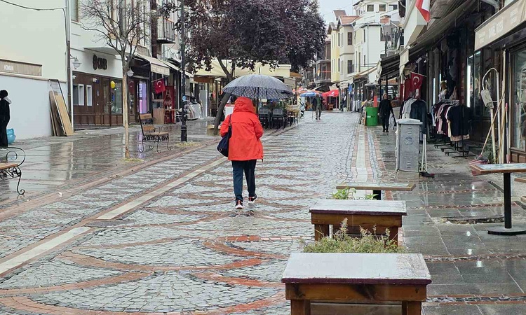 Ayrıntılar Netleşti: Edirne'de sonbahar yağmurları etkili oluyor, yarın da sürmesi bekleniyor | İşte Tüm Ayrın