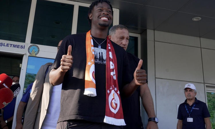 Ayrıntılar Netleşti: El Chadaille Bitshiabu kimdir? Galatasaray'ın 1,96'lık stoperi ilk maçında pas hatası yap